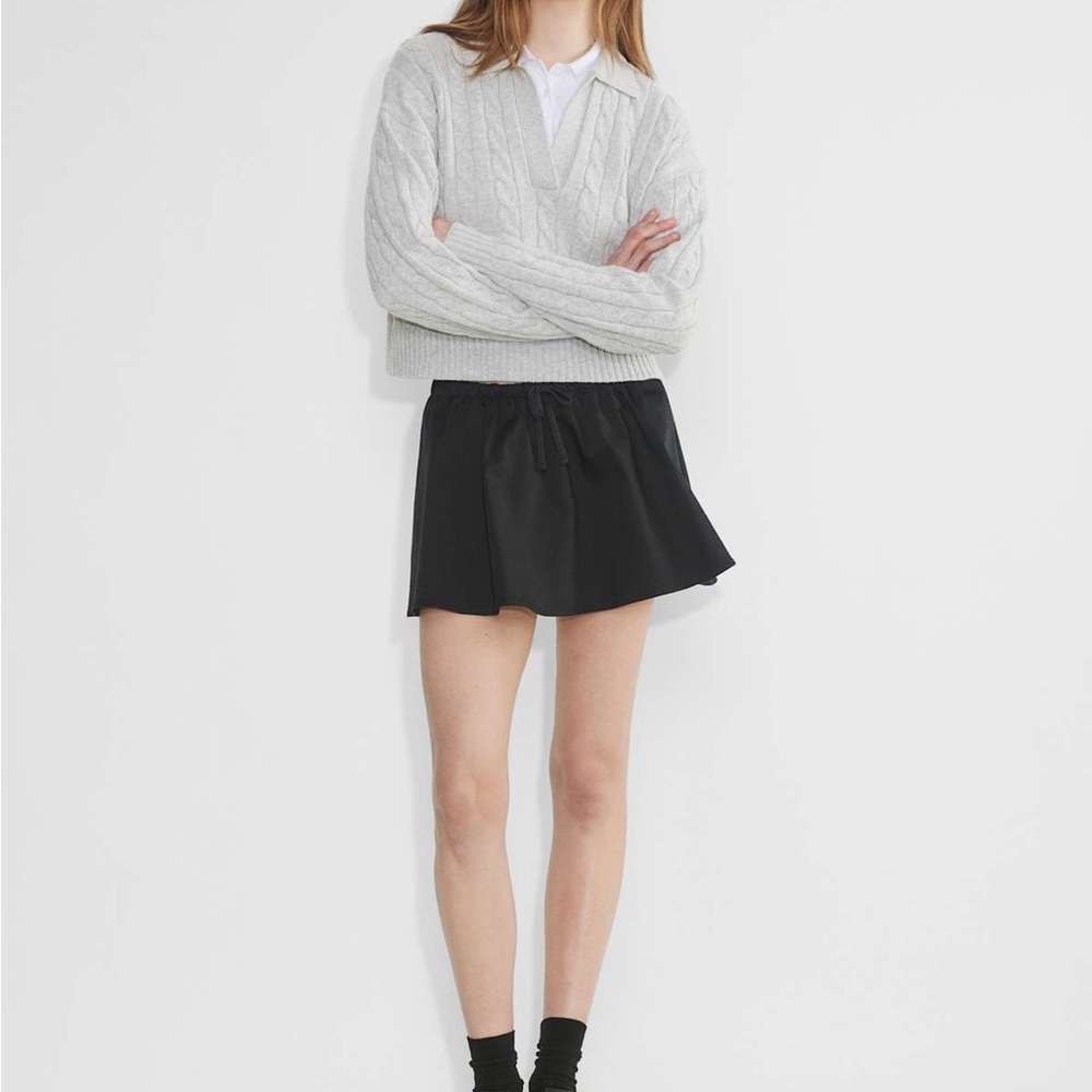 Aritzia Sunday Best Lottie V-Neck Sweater